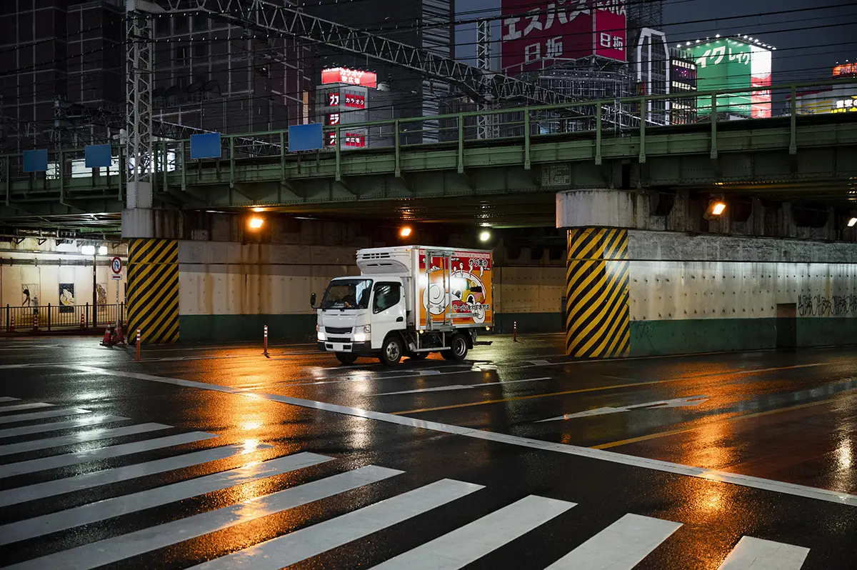 delivery truck engines used for last mile delivery in urban areas