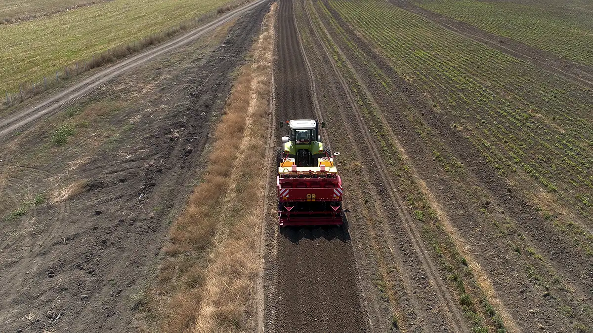 tractor diesel engines driving planting and seeding agricultural equipment